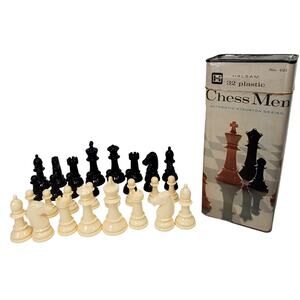1969 Milton Bradley 32 Piece Plastic Chess Men Set Staunton VA Design 421